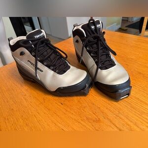 Fischer SNS Profil Cross-Country Ski Boots in Silver/Black